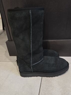 Ugg Black Women's Suede Mid-Calf Classic Tall  Cozy Boots Size 8